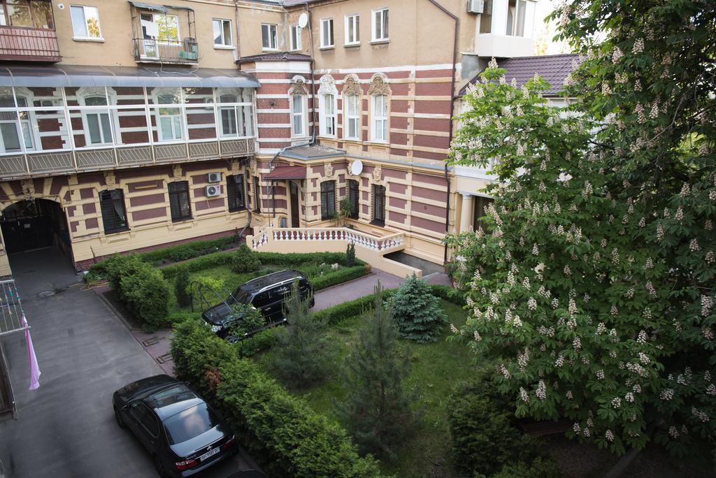 Vip Apartment Na Derebasovskoi Odesa Exterior photo