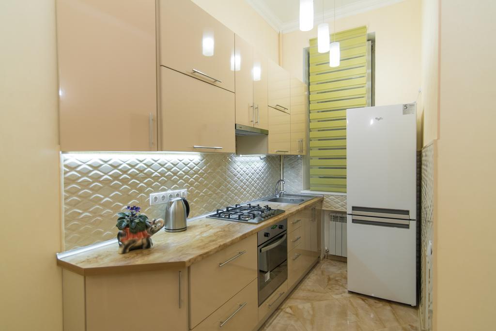 Vip Apartment Na Derebasovskoi Odesa Exterior photo