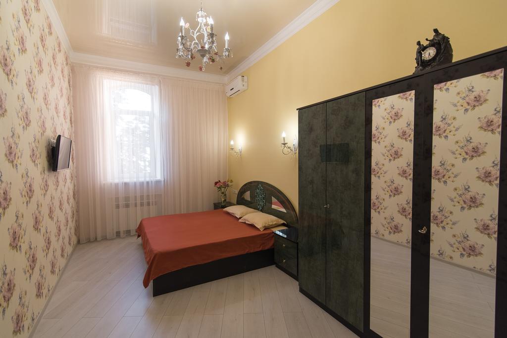 Vip Apartment Na Derebasovskoi Odesa Exterior photo