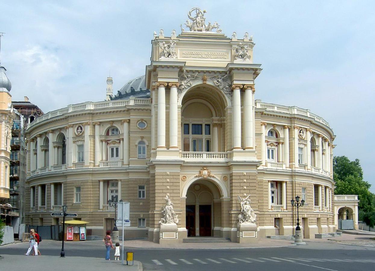 Vip Apartment Na Derebasovskoi Odesa Exterior photo